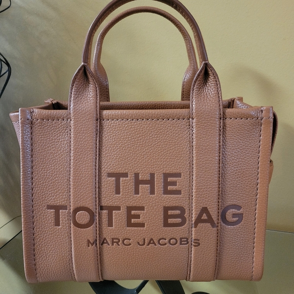 Marc Jacobs Handbags - Marc Jacobs The Leather Small Tote (Argan Oil)